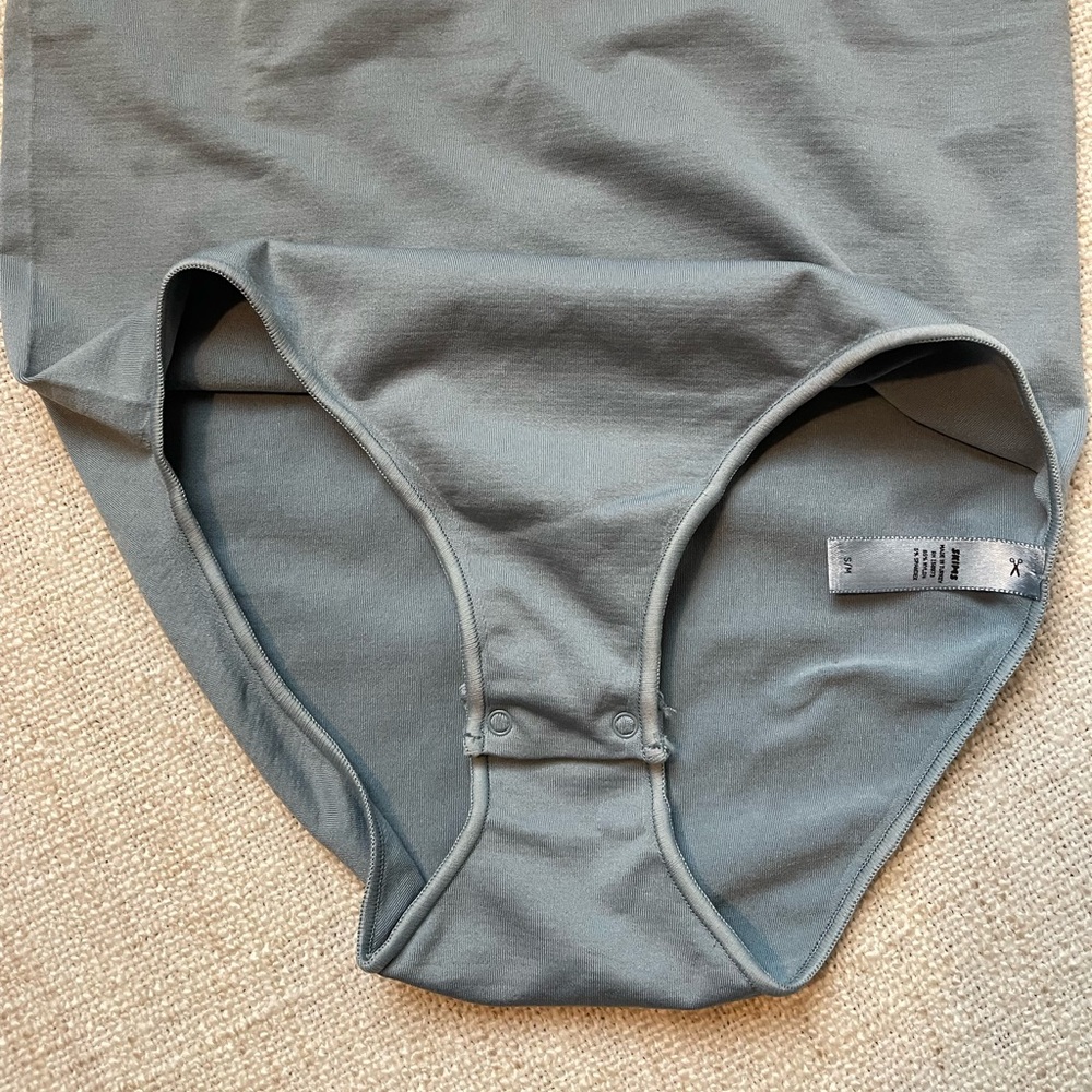SKIMS Mock neck Bluish Gray Bodysuit - Picture 5 of 5